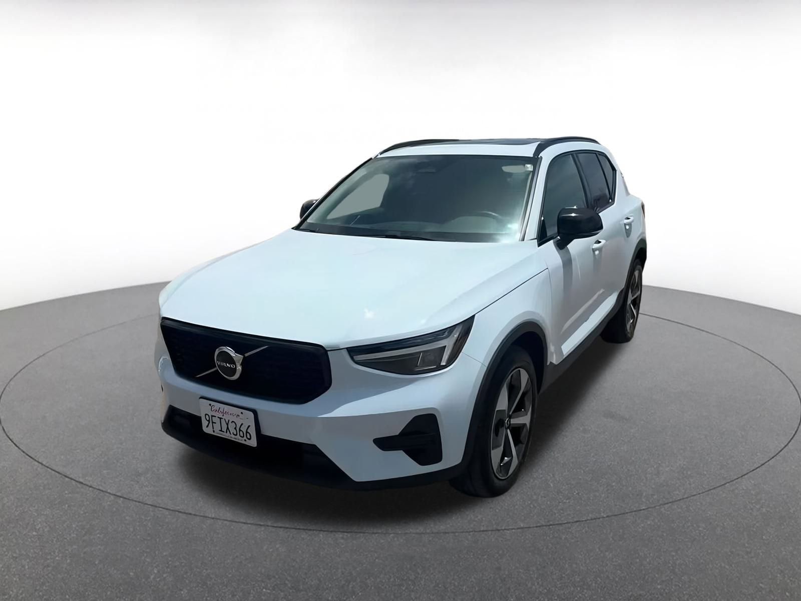 Thumbnail: 2024 Volvo XC40 - 6