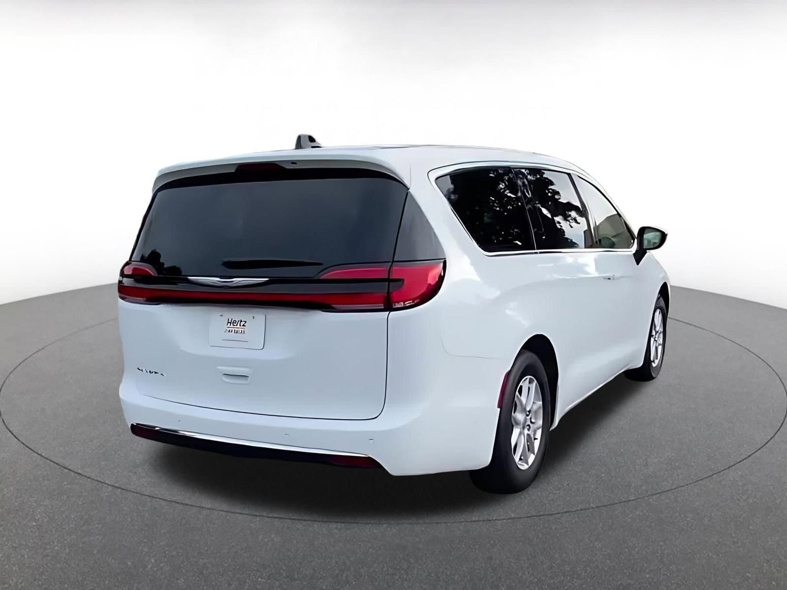 Thumbnail: 2025 Chrysler Pacifica - 14
