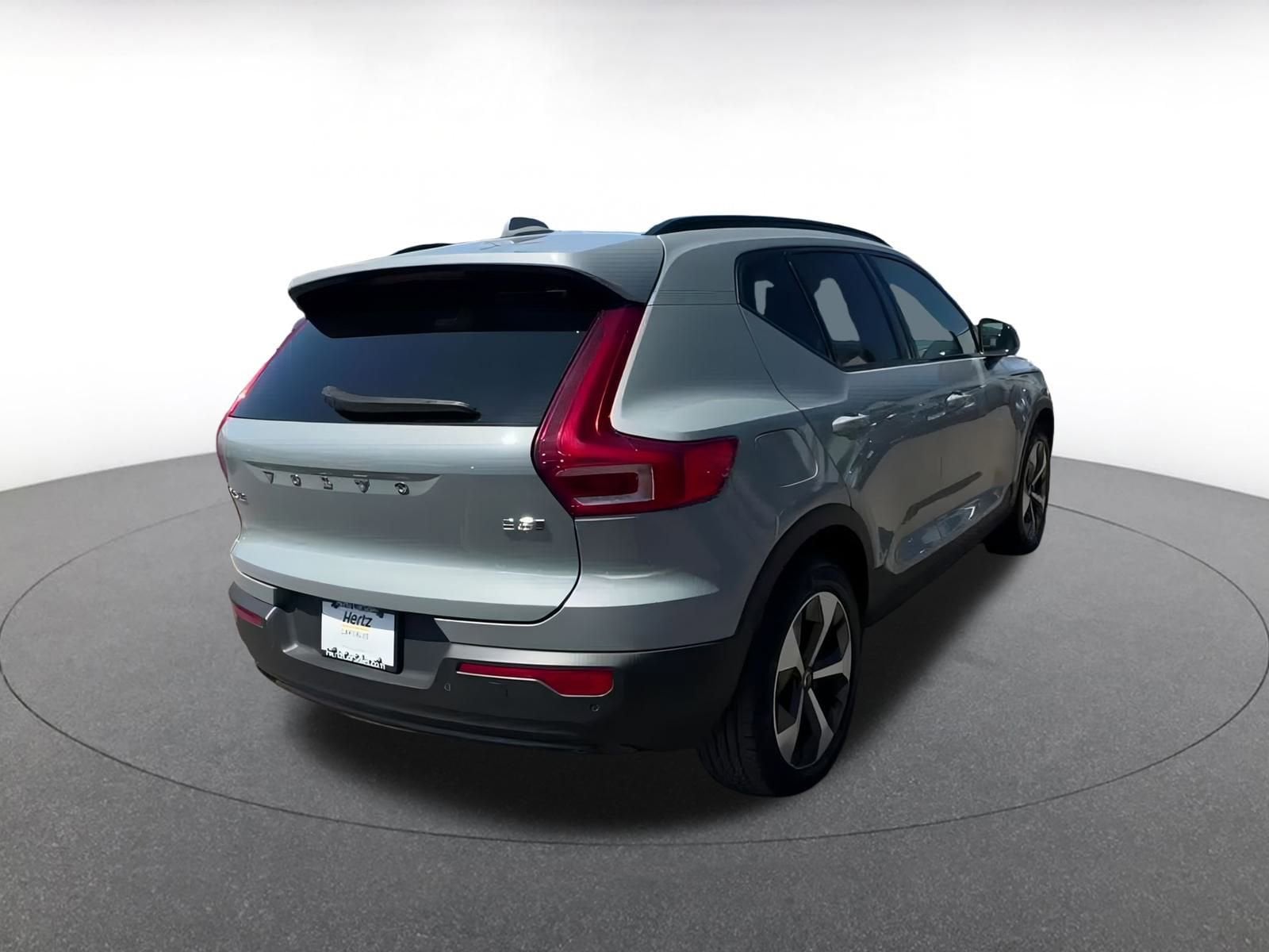 Thumbnail: 2024 Volvo XC40 - 14