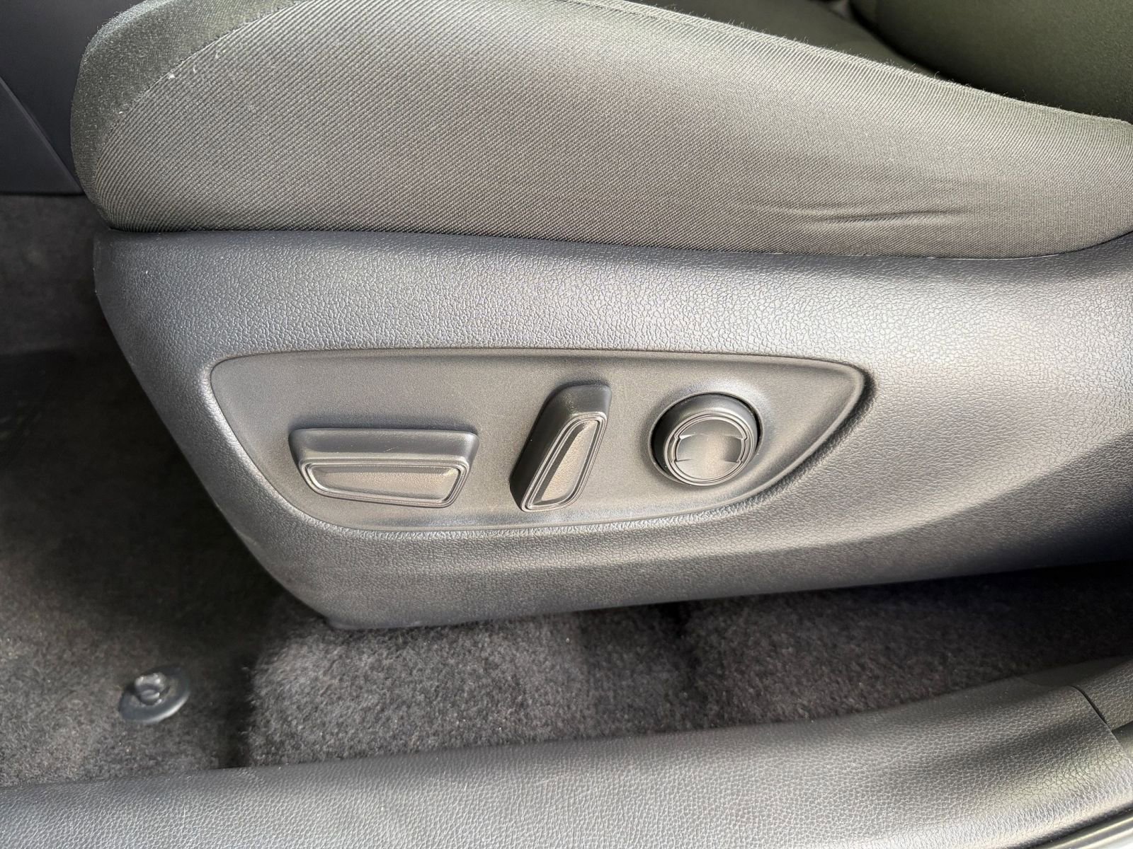 Thumbnail: 2025 Toyota RAV4 - 22