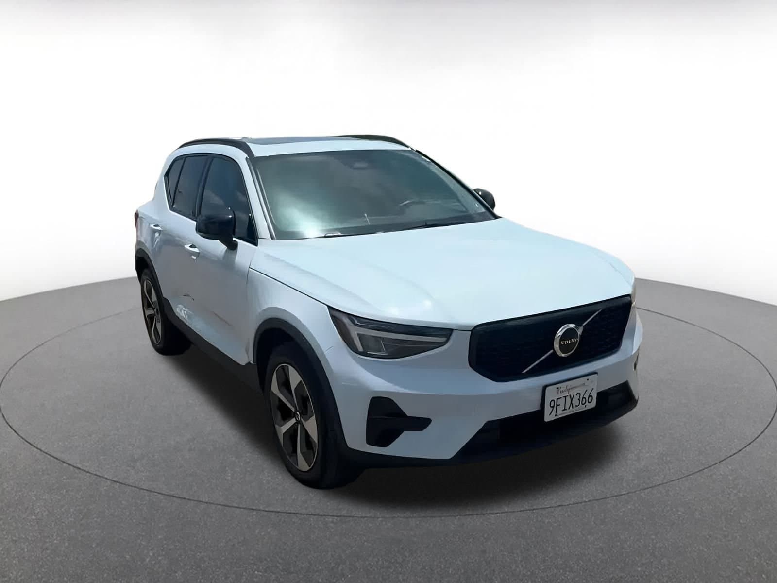 Thumbnail: 2024 Volvo XC40 - 3