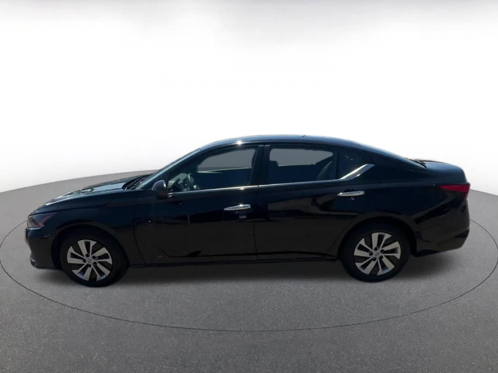 Thumbnail: 2023 Nissan Altima - 8