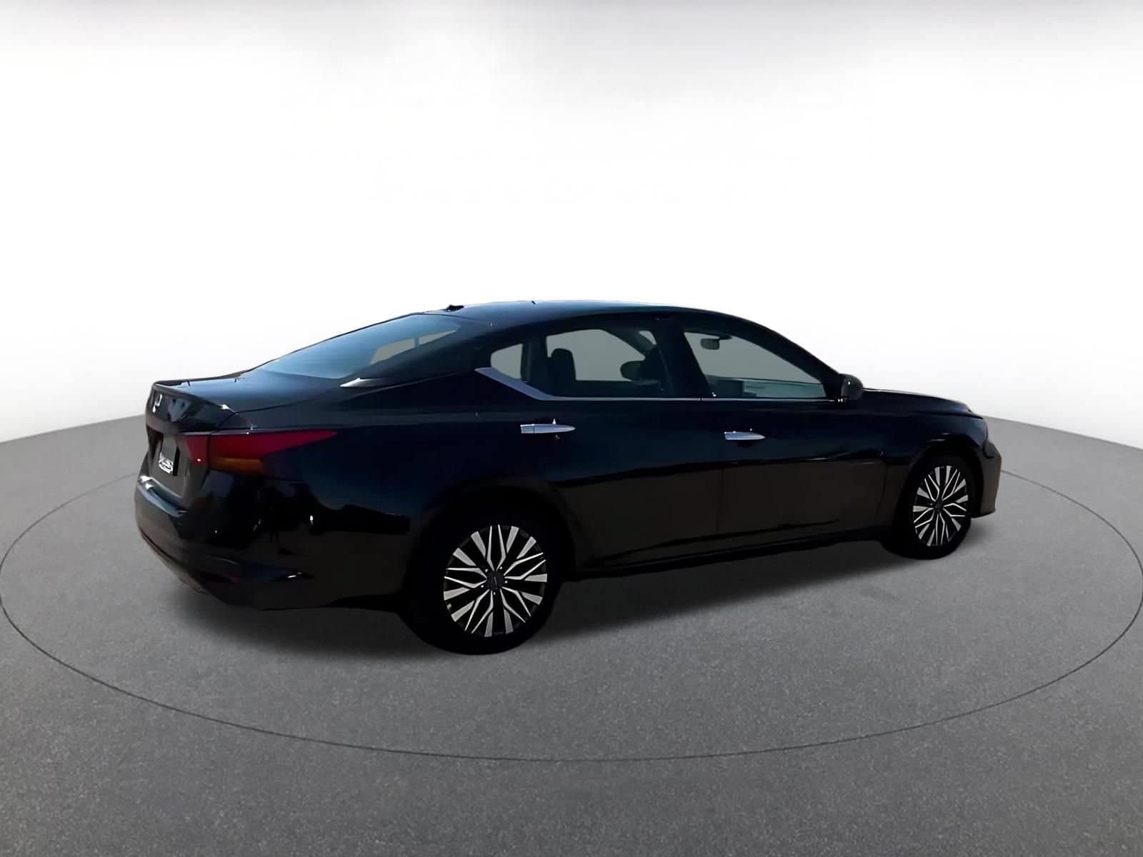 Thumbnail: 2025 Nissan Altima - 12
