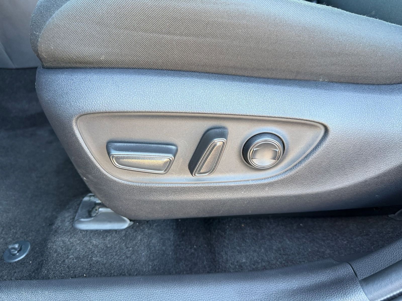 Thumbnail: 2025 Toyota RAV4 - 23