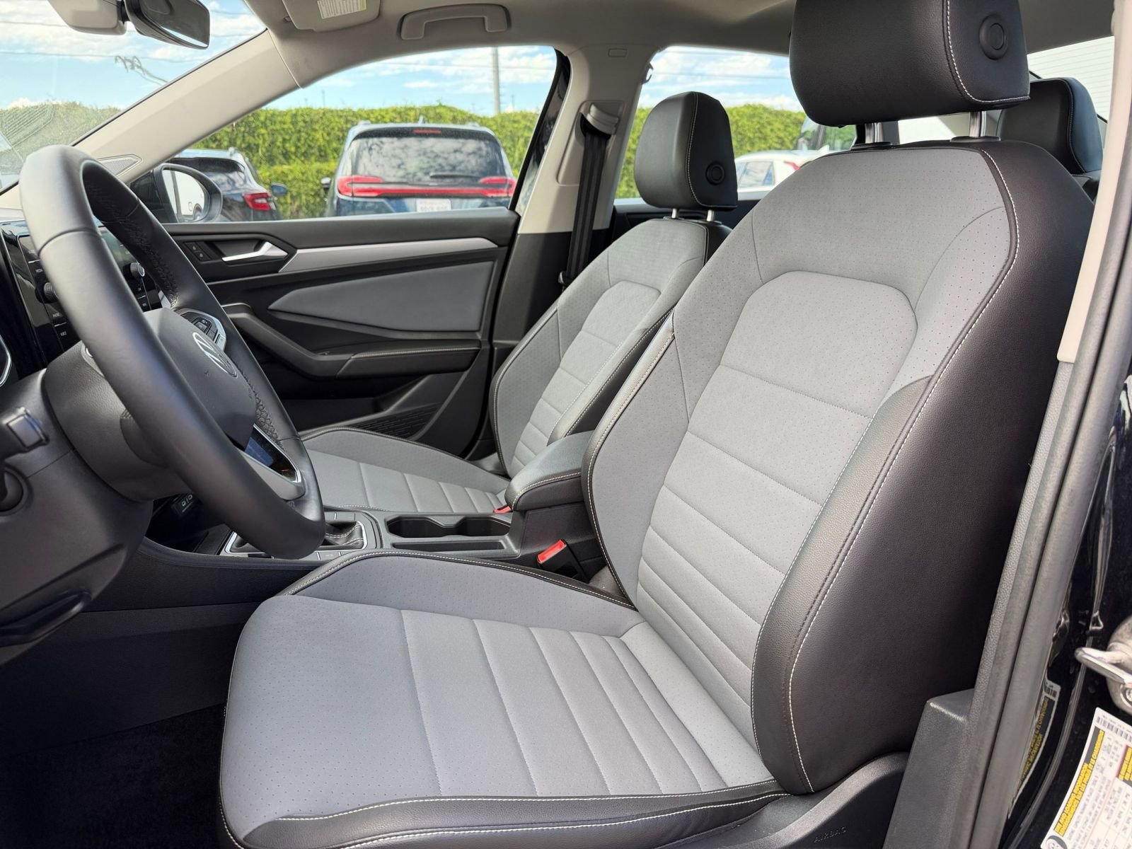 Thumbnail: 2025 Volkswagen Jetta - 25