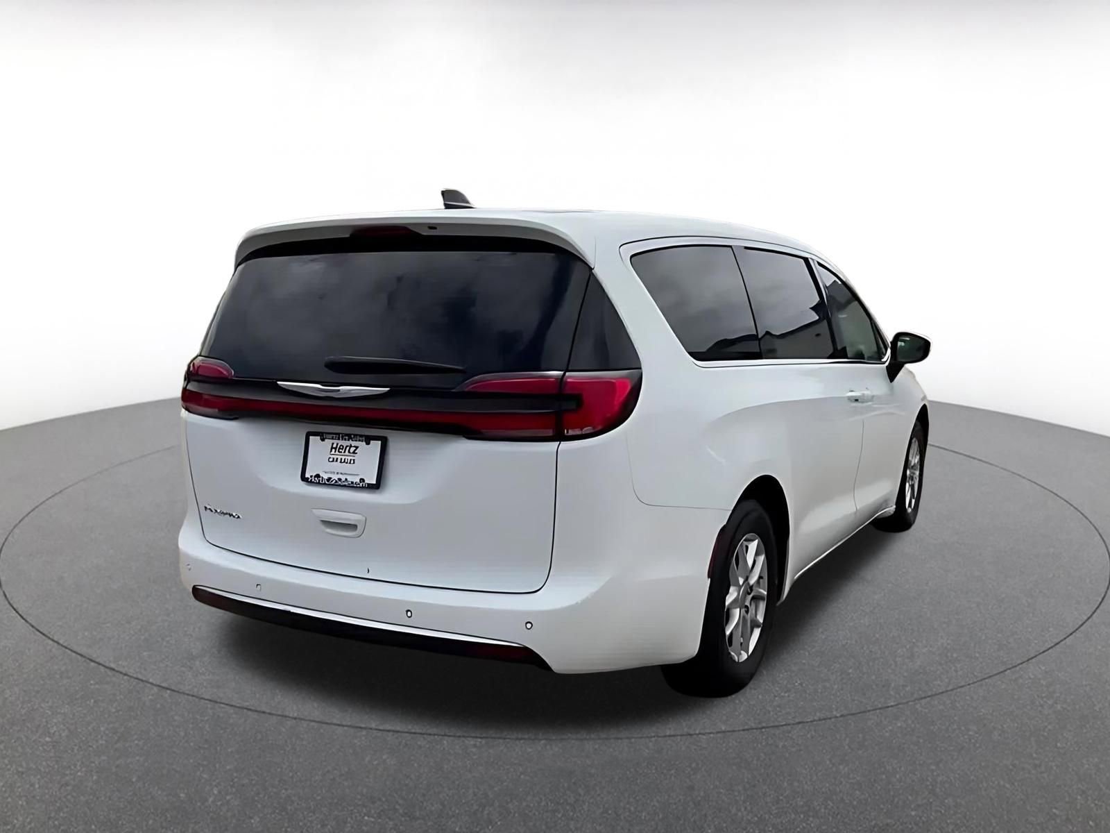 Thumbnail: 2023 Chrysler Pacifica - 14