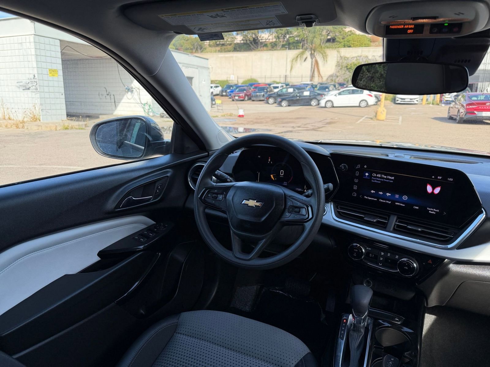 Thumbnail: 2025 Chevrolet Trax - 32