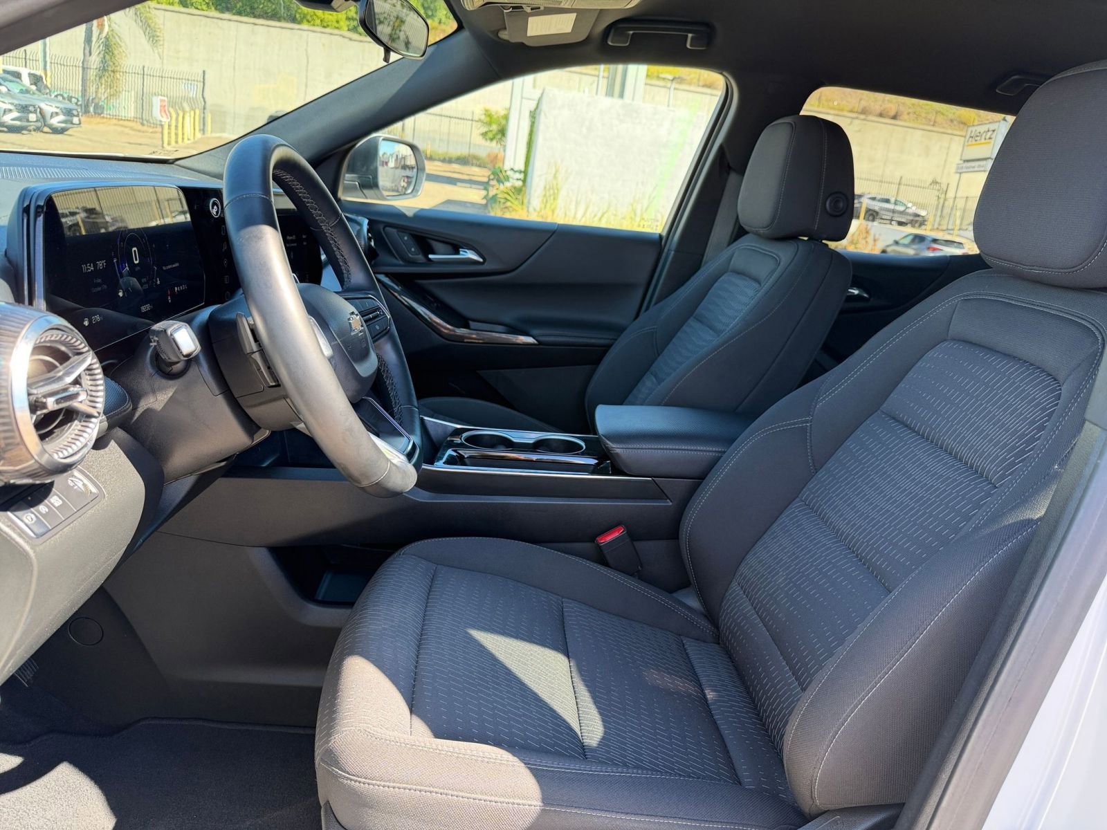 Thumbnail: 2025 Chevrolet Equinox - 25