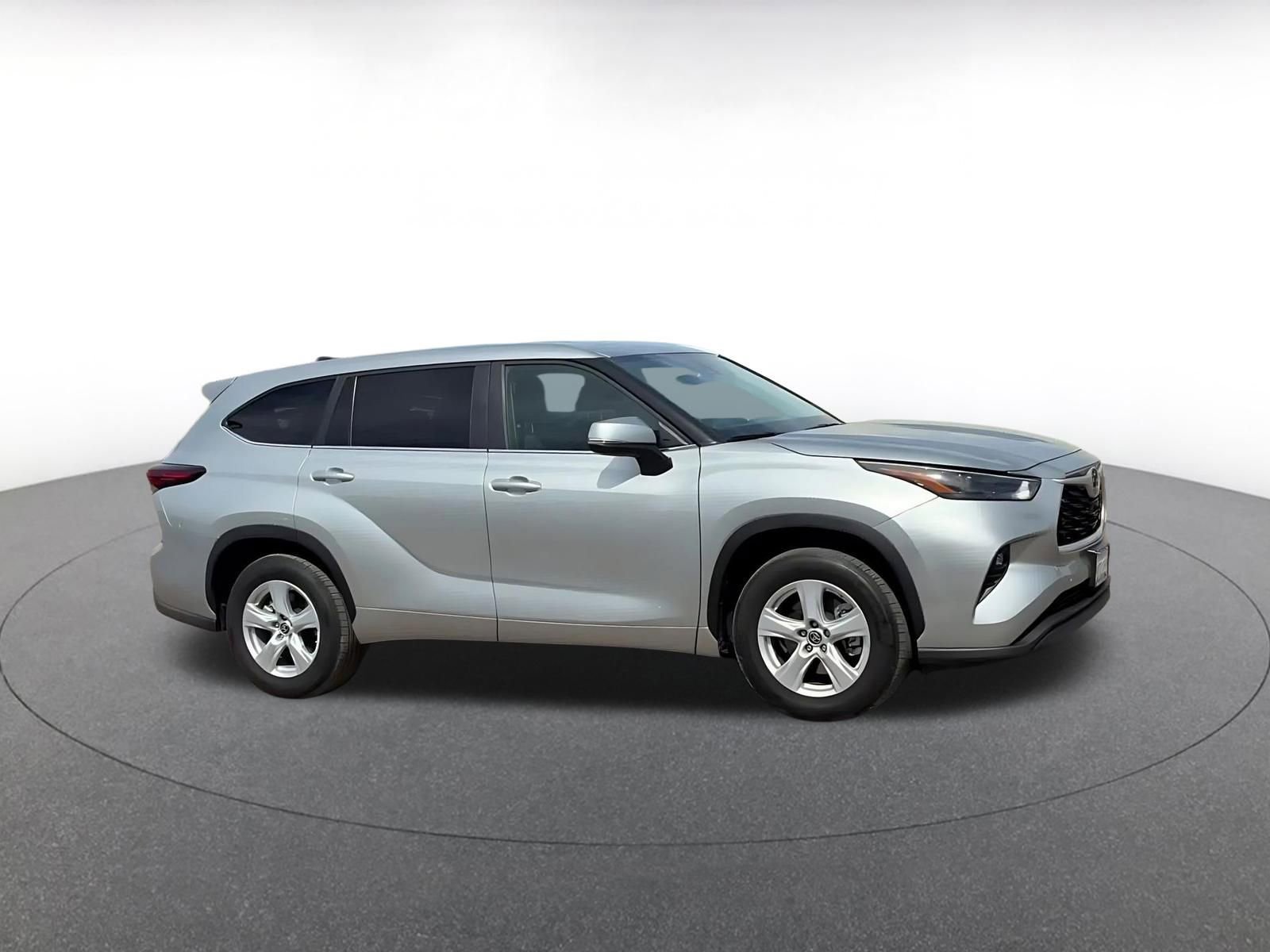 Thumbnail: 2025 Toyota Highlander - 2