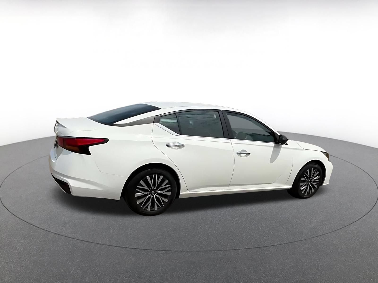 Thumbnail: 2025 Nissan Altima - 12