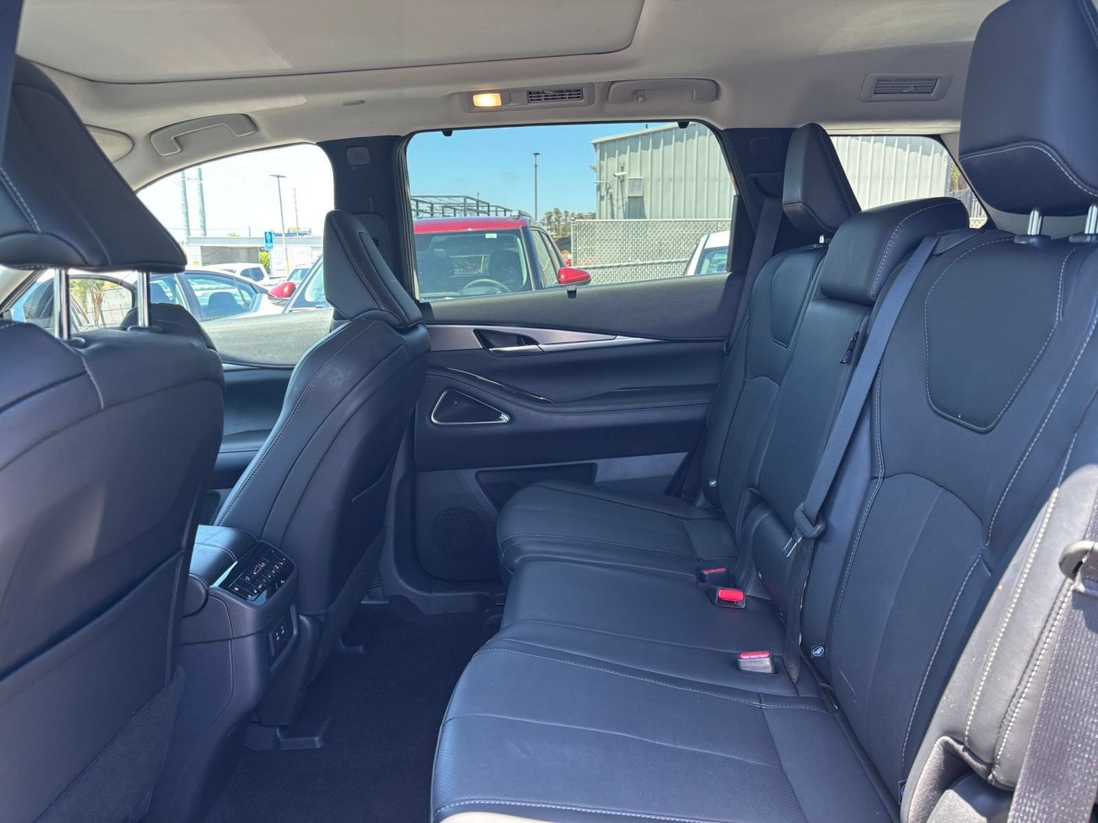Thumbnail: 2026 INFINITI QX60 - 29