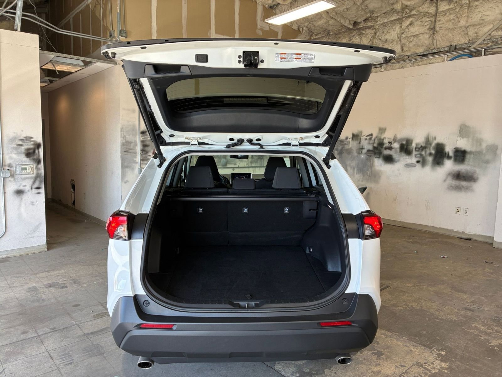 Thumbnail: 2025 Toyota RAV4 - 33