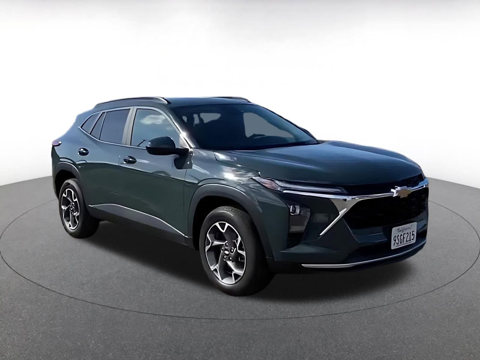 Thumbnail: 2025 Chevrolet Trax - 2