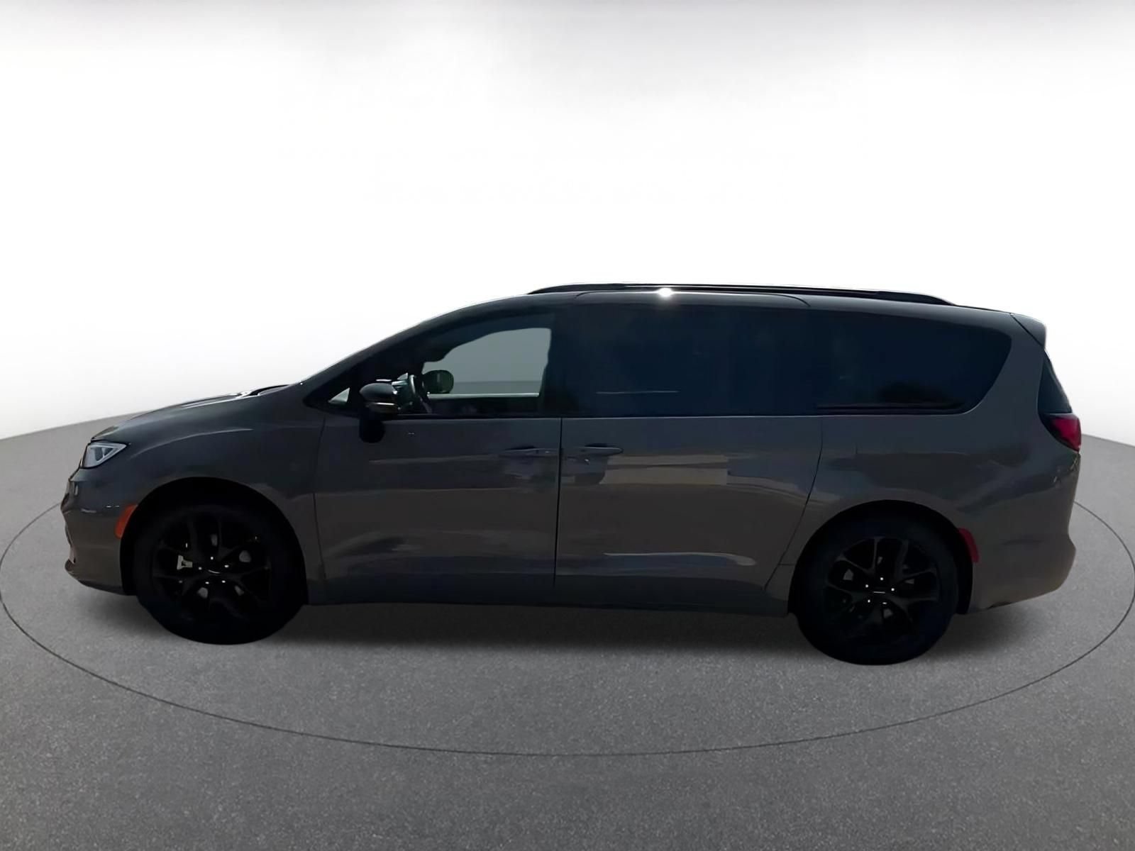 Thumbnail: 2025 Chrysler Pacifica - 9