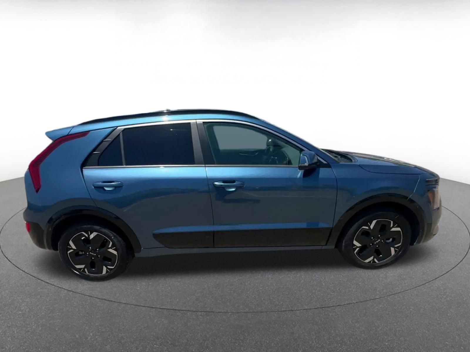 Thumbnail: 2023 Kia Niro - 16