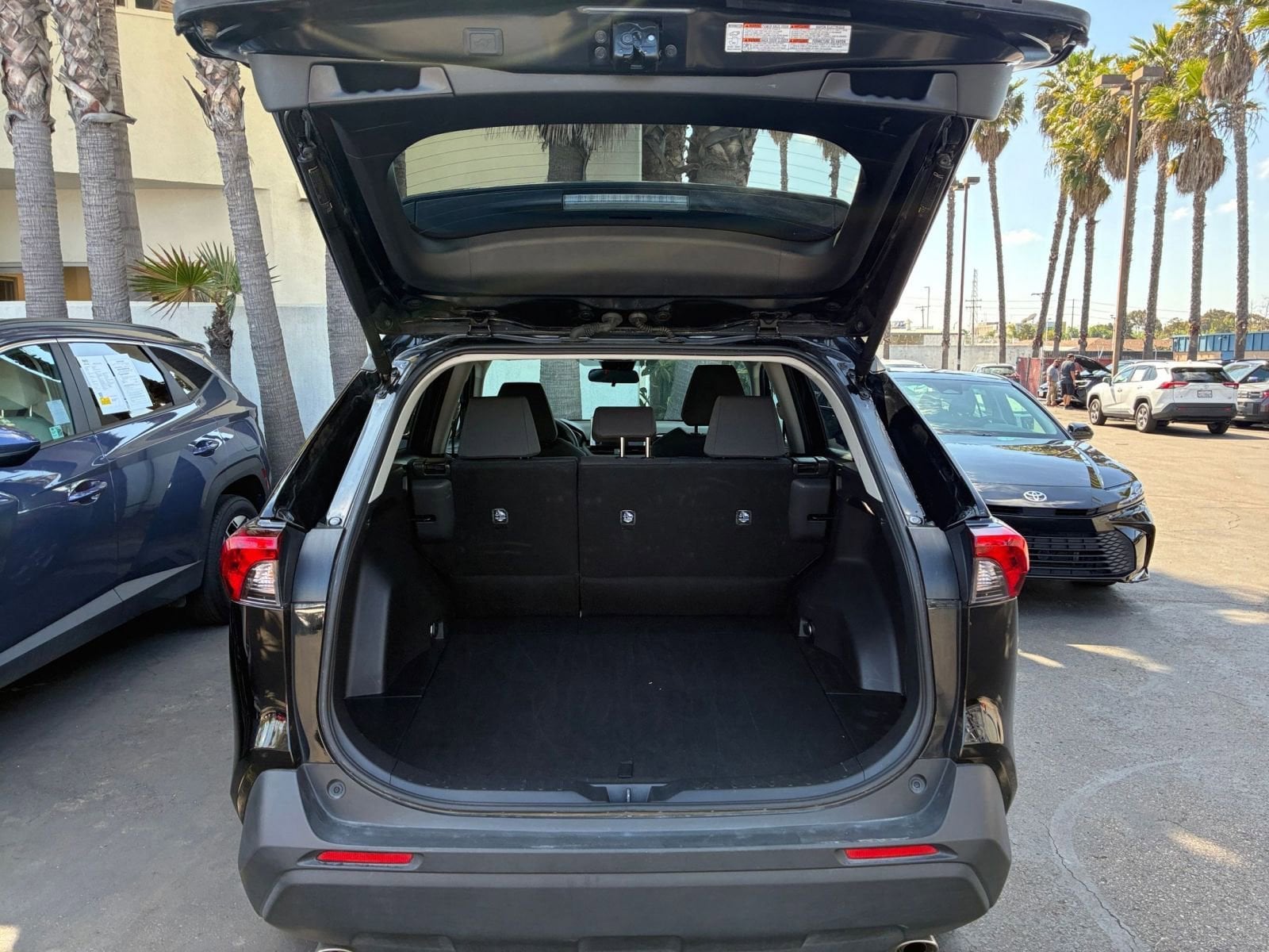 Thumbnail: 2025 Toyota RAV4 - 33