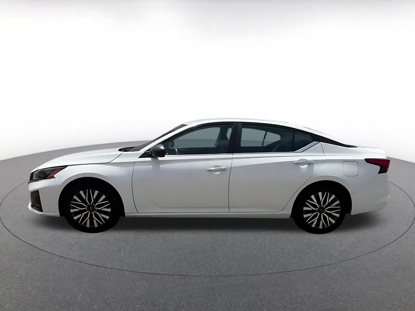 Thumbnail: 2025 Nissan Altima - 10