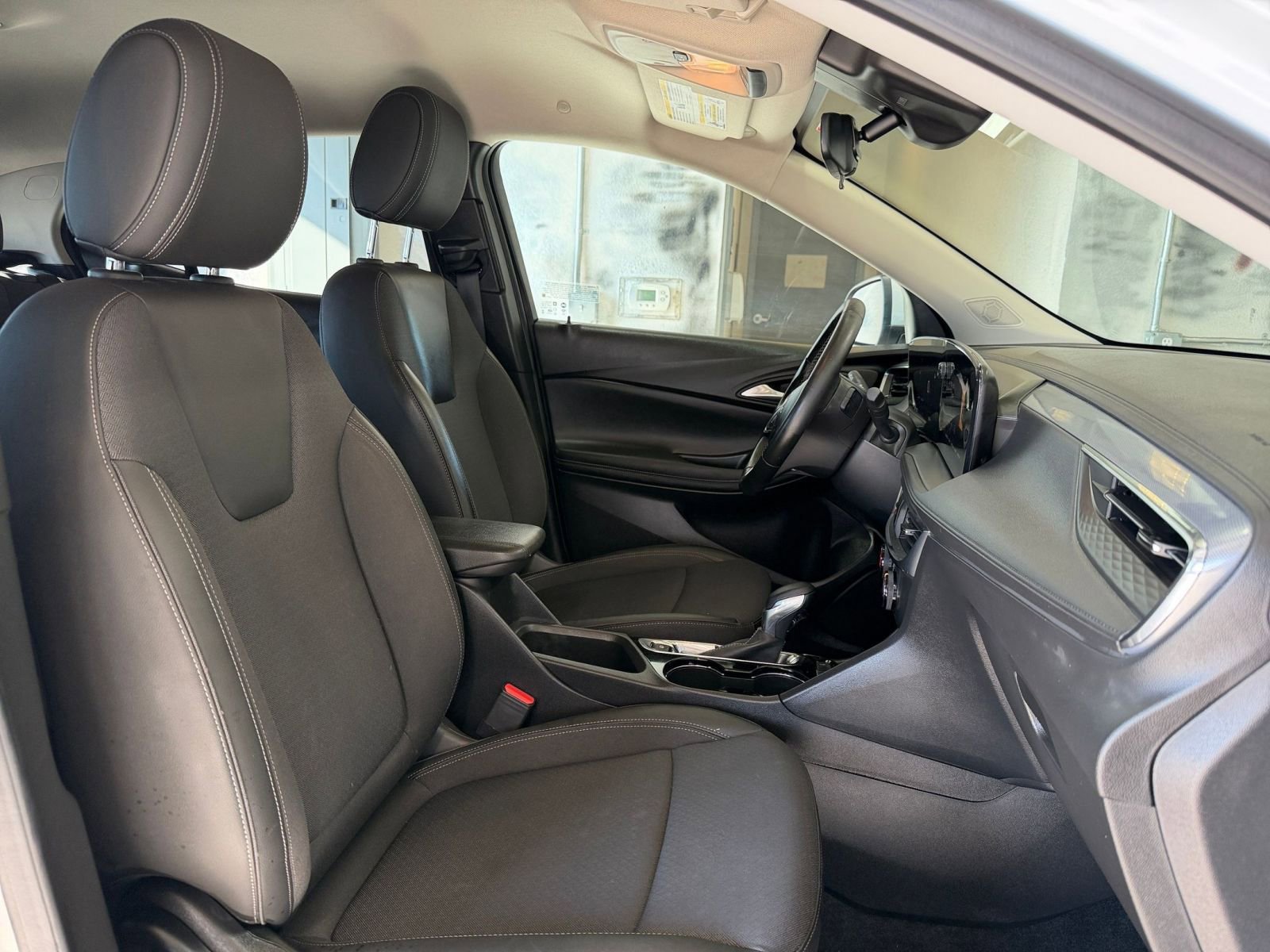 Thumbnail: 2025 Buick Encore GX - 34