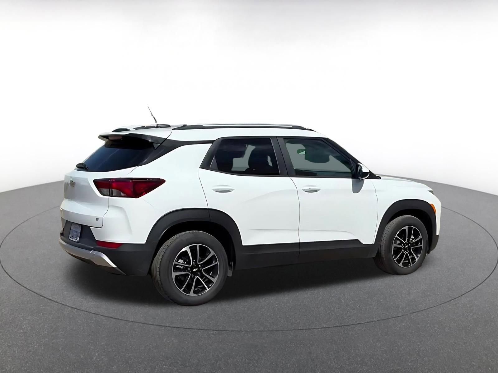 Thumbnail: 2025 Chevrolet TrailBlazer - 15