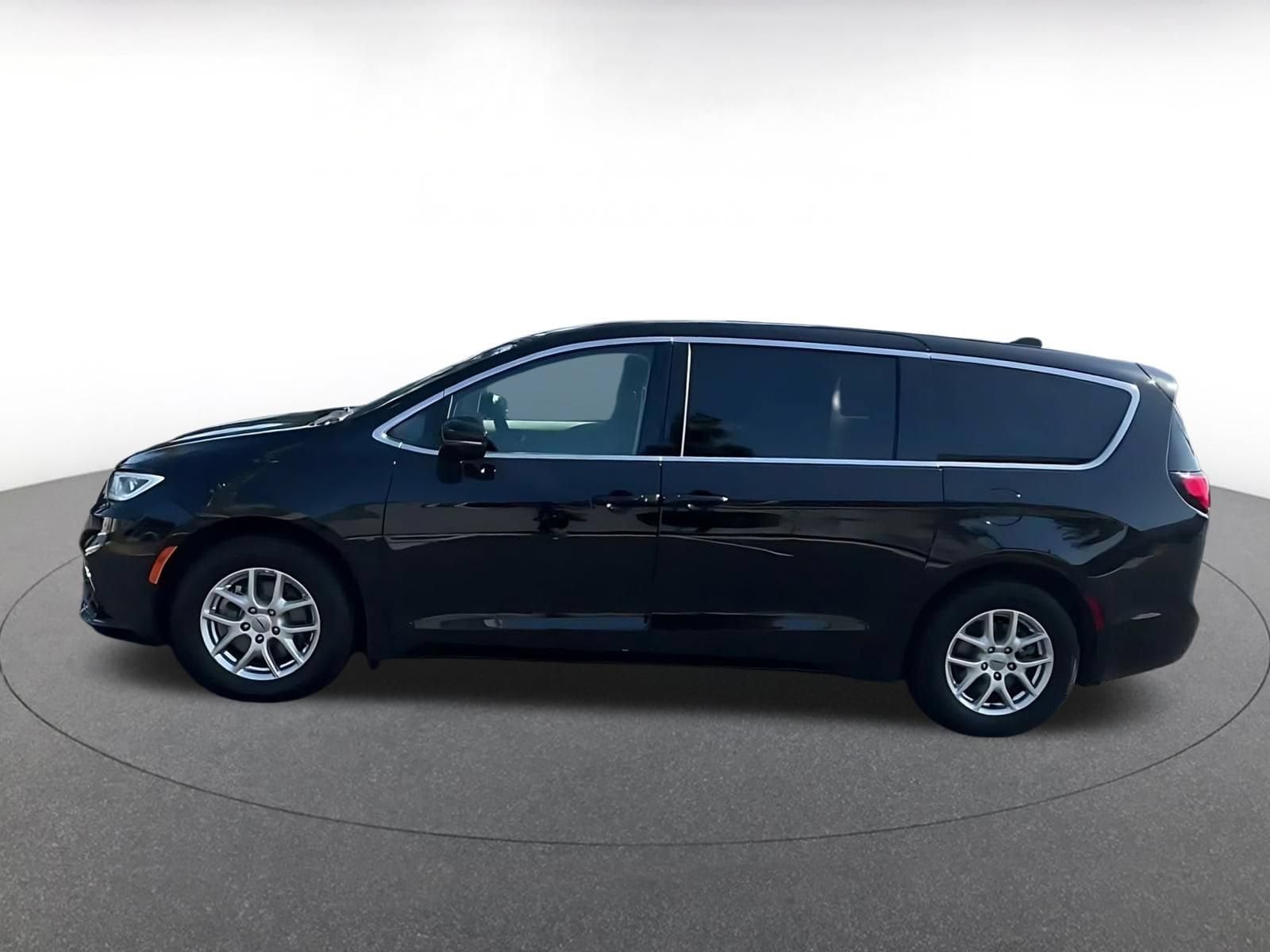 Thumbnail: 2024 Chrysler Pacifica - 9