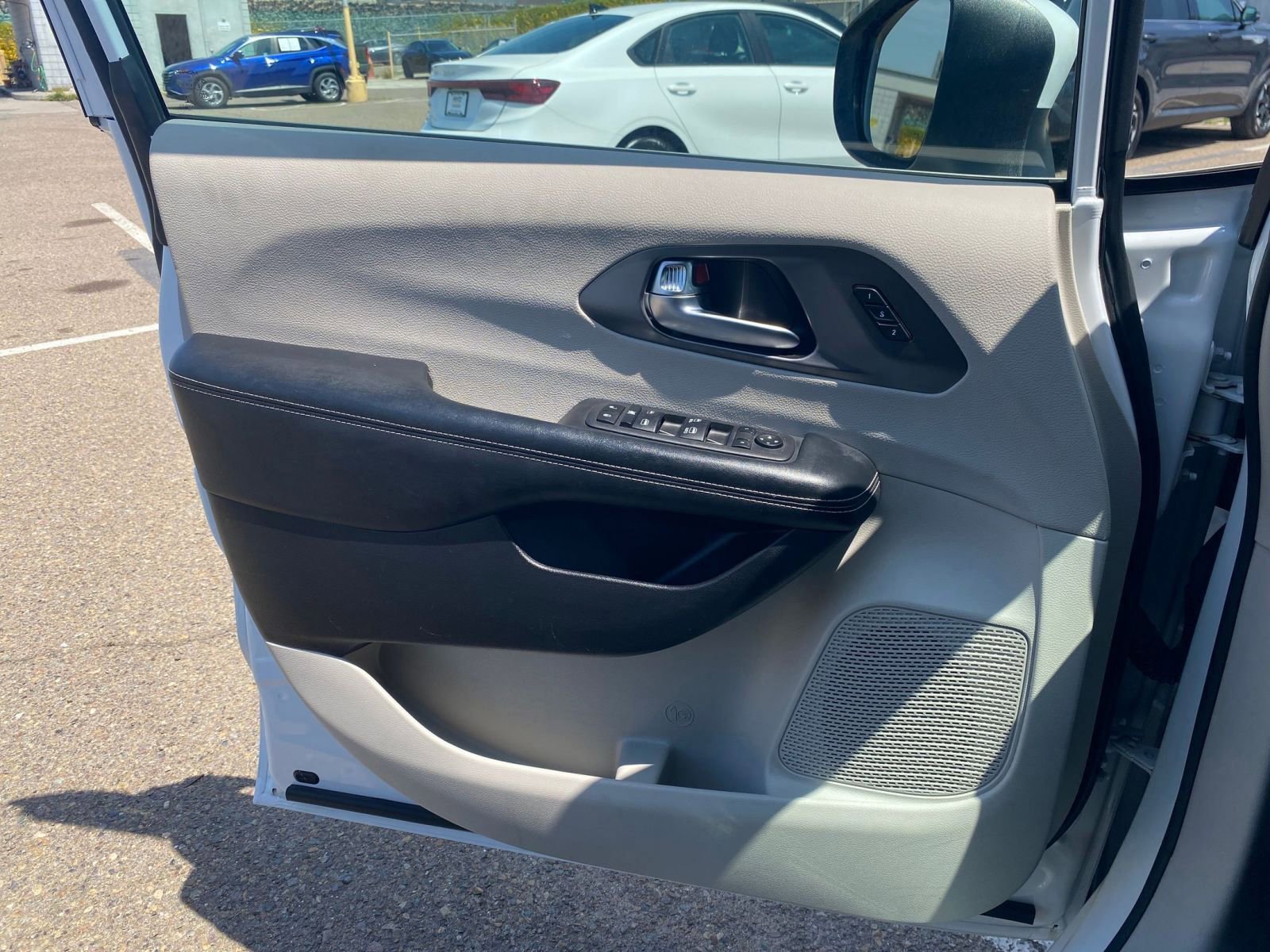 Thumbnail: 2023 Chrysler Pacifica - 20