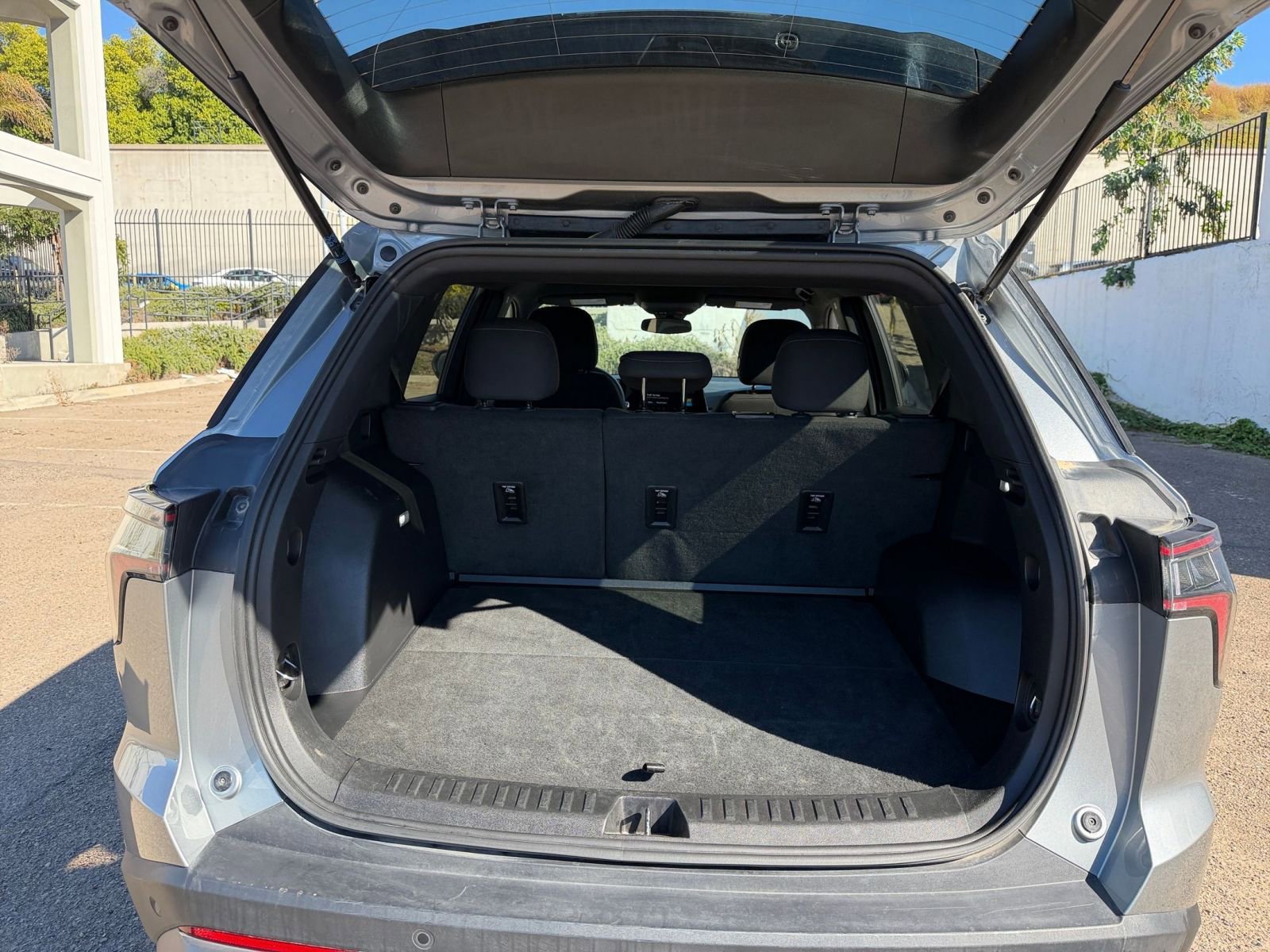 Thumbnail: 2025 Chevrolet Equinox - 30