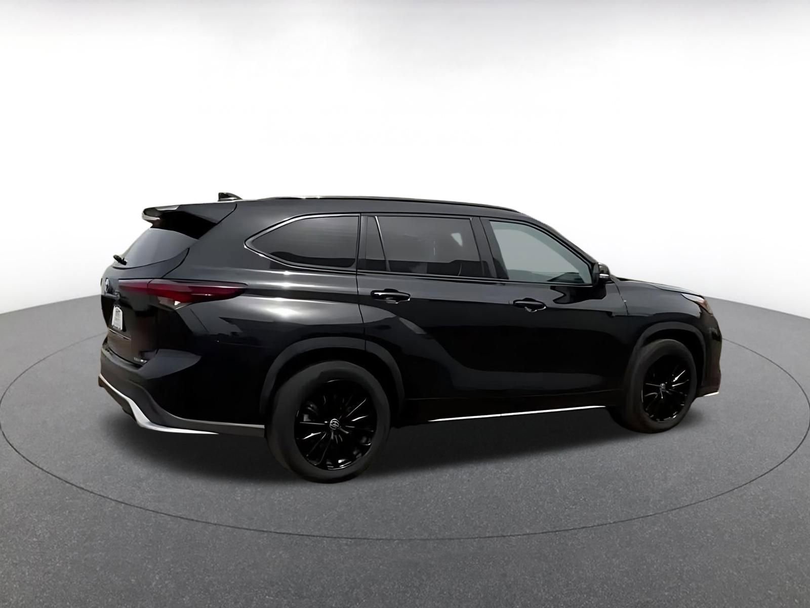 Thumbnail: 2025 Toyota Highlander - 15