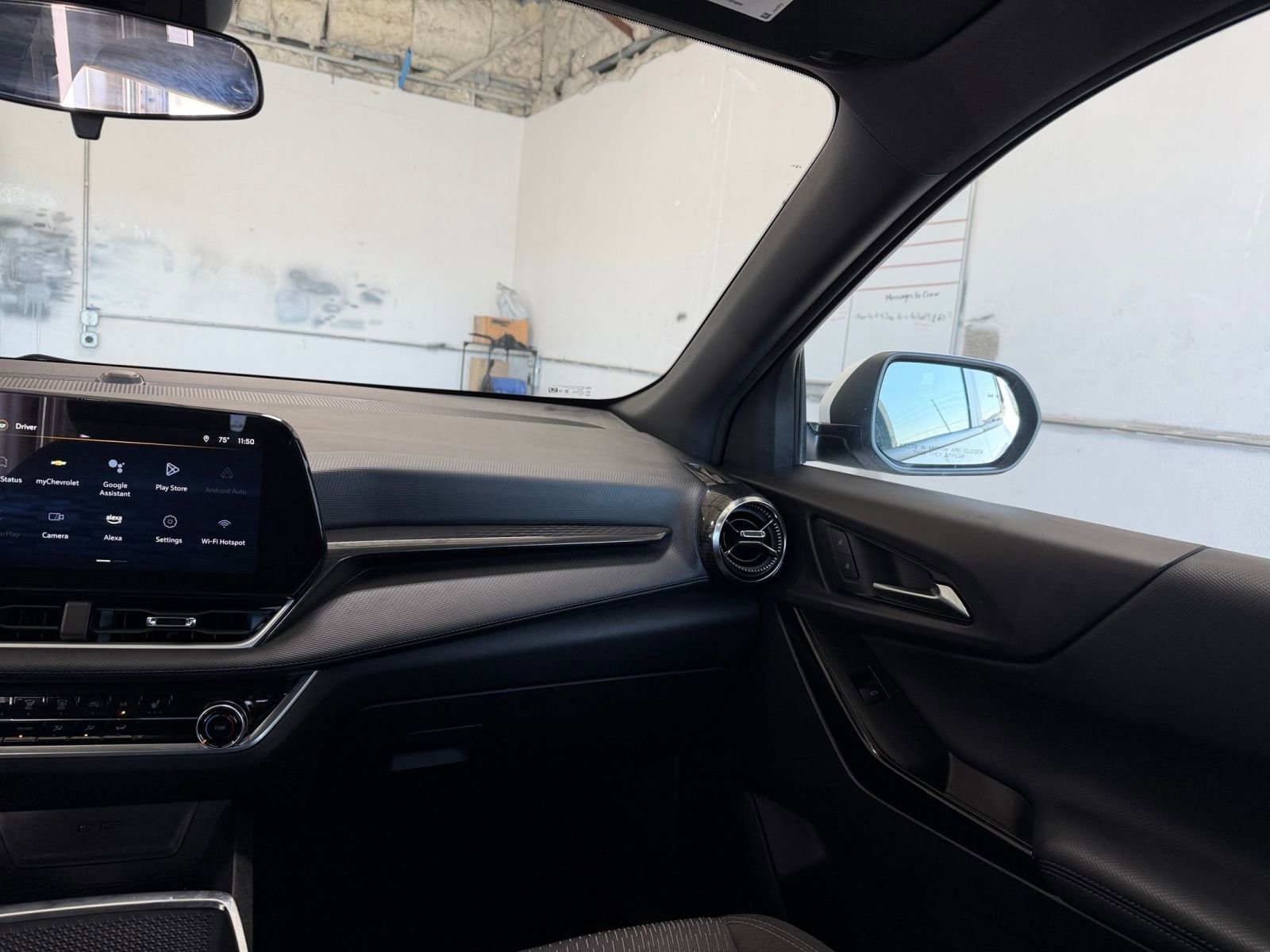 Thumbnail: 2025 Chevrolet Equinox - 34