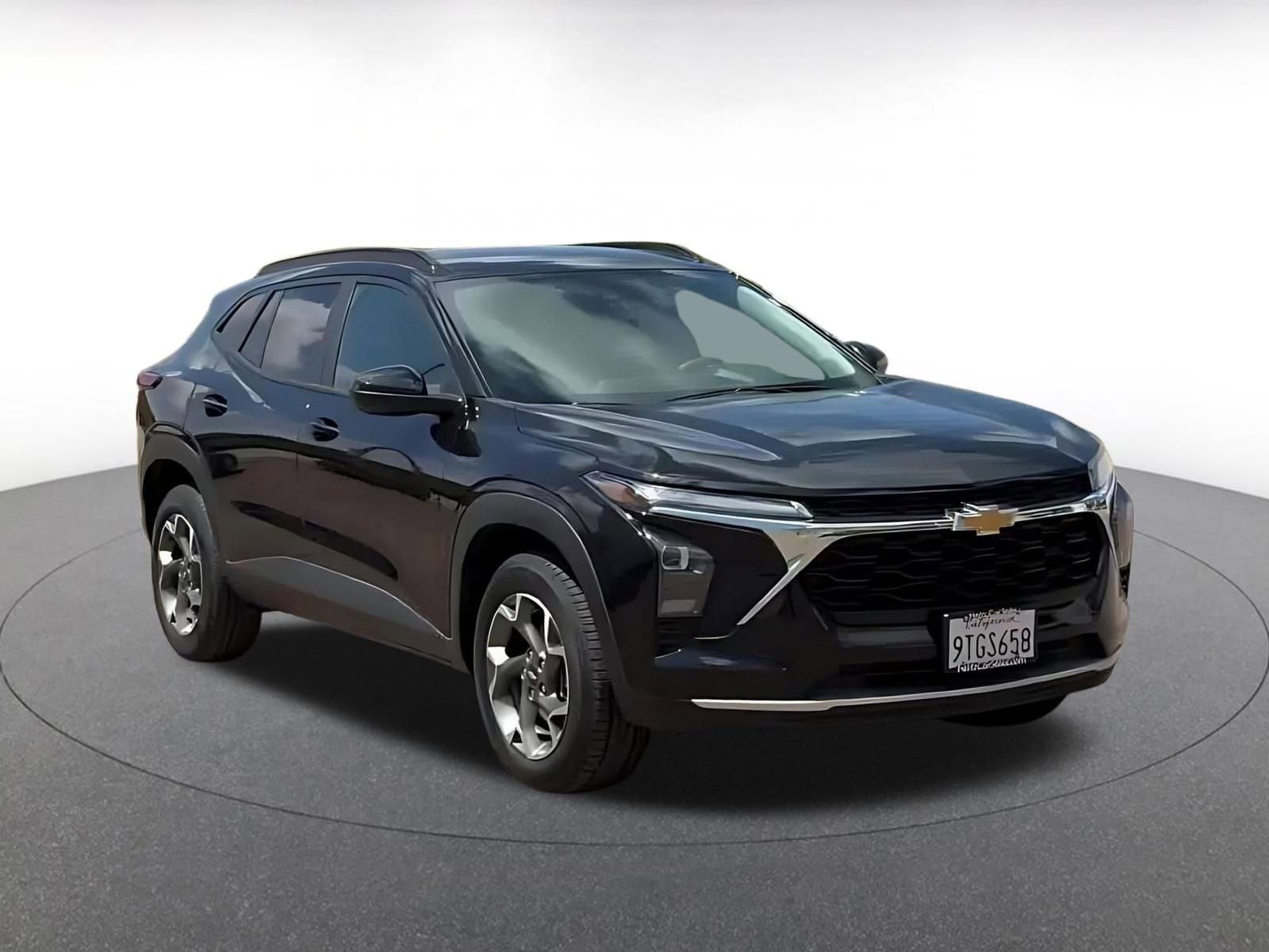 Thumbnail: 2025 Chevrolet Trax - 3