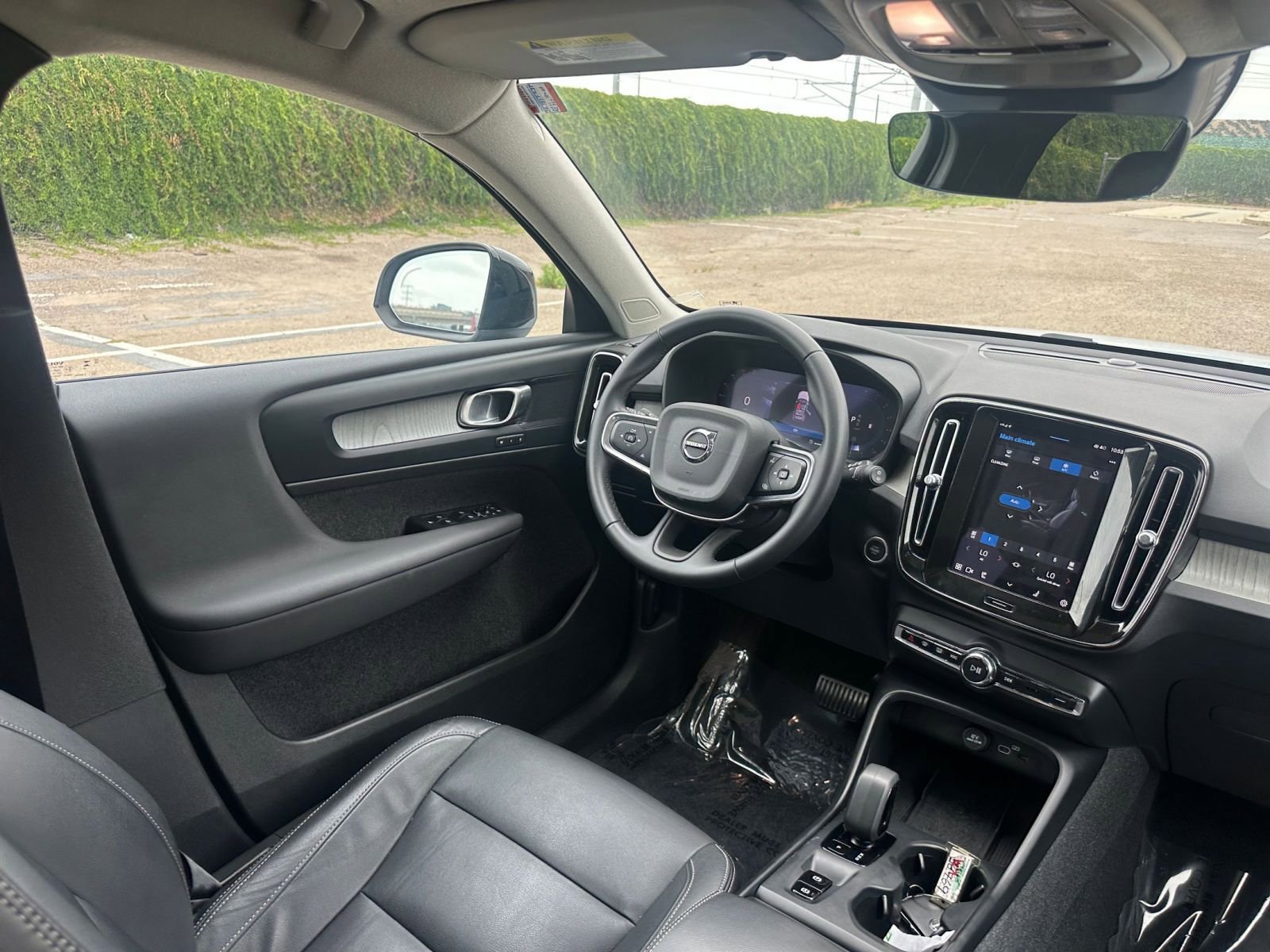 Thumbnail: 2024 Volvo XC40 - 34