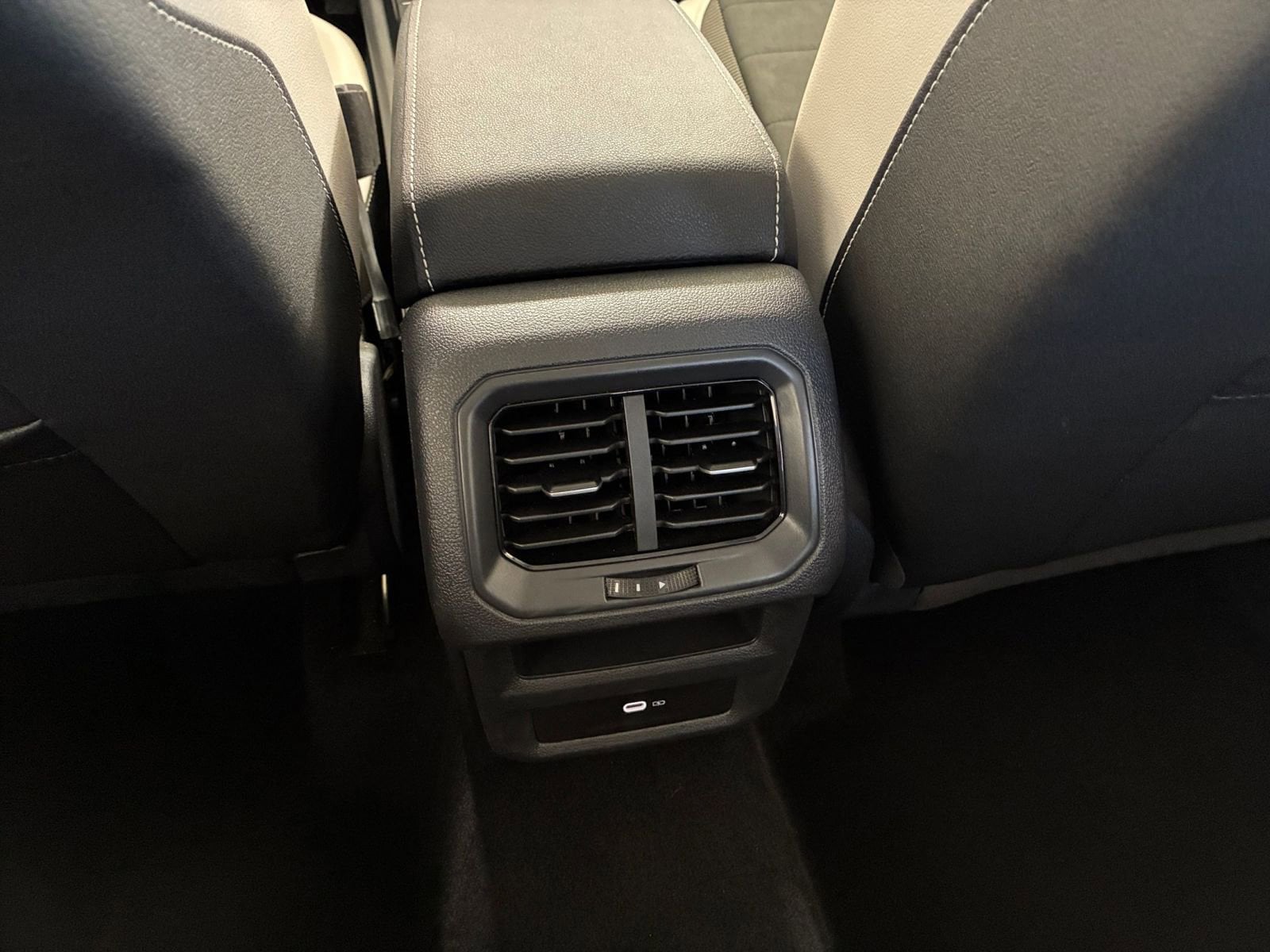 Thumbnail: 2025 Volkswagen Taos - 23