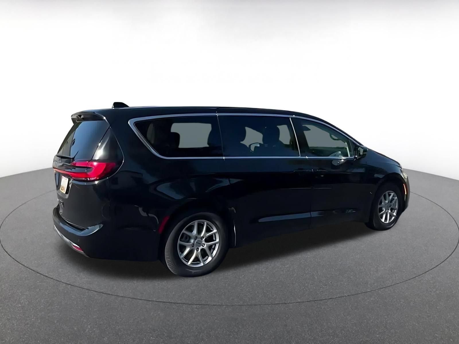 Thumbnail: 2024 Chrysler Pacifica - 15