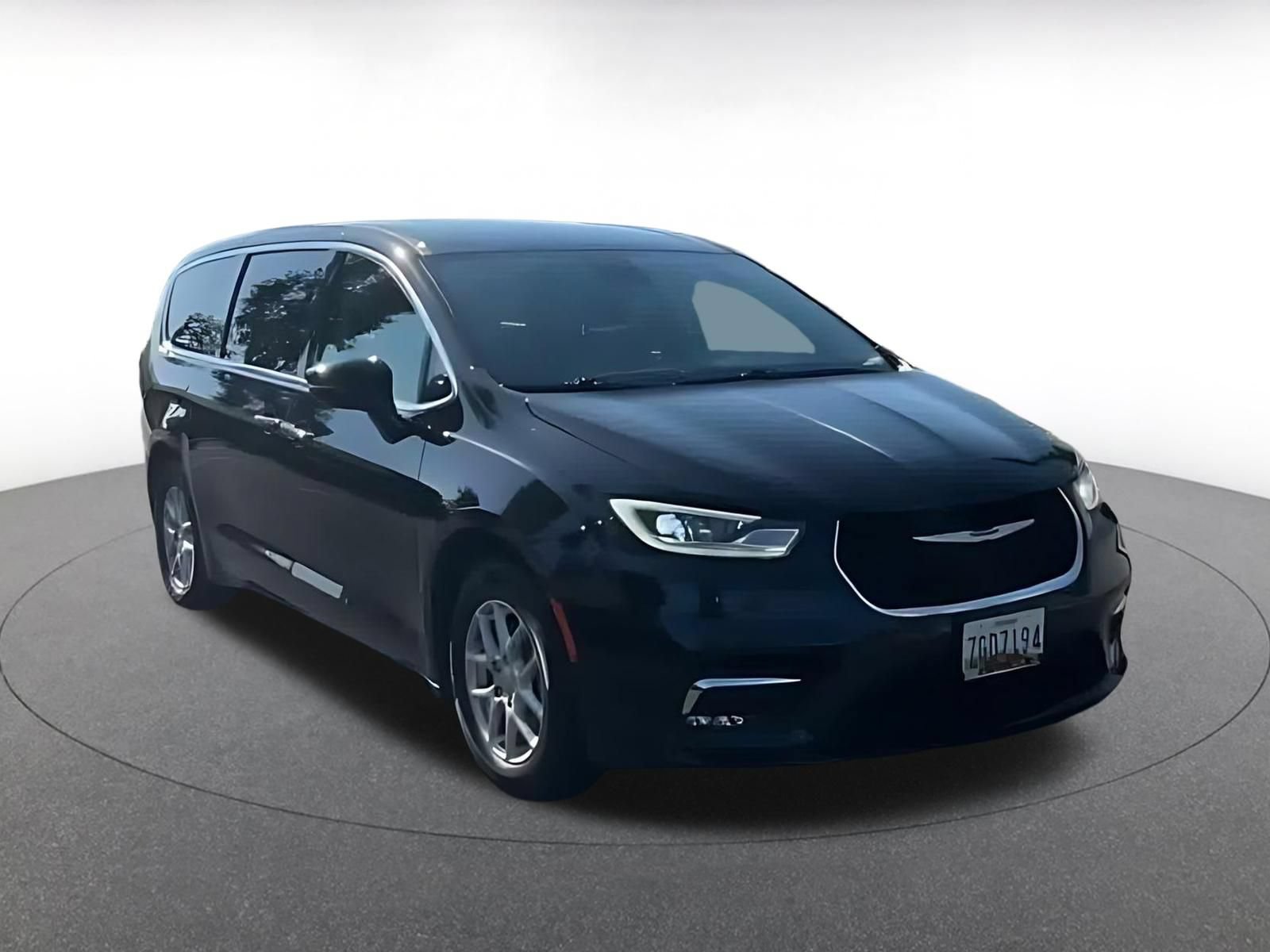 Thumbnail: 2024 Chrysler Pacifica - 3