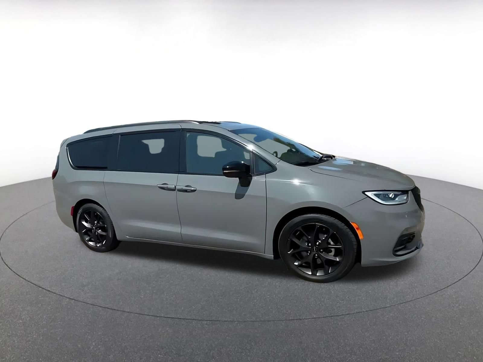 Thumbnail: 2025 Chrysler Pacifica - 2
