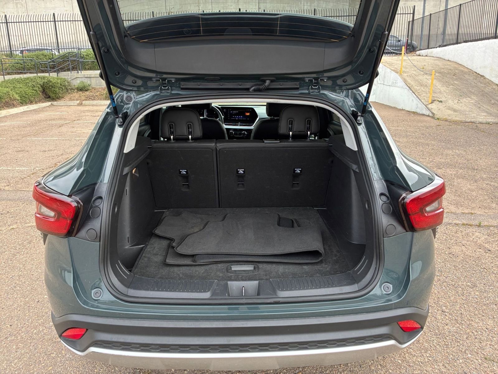 Thumbnail: 2025 Chevrolet Trax - 30