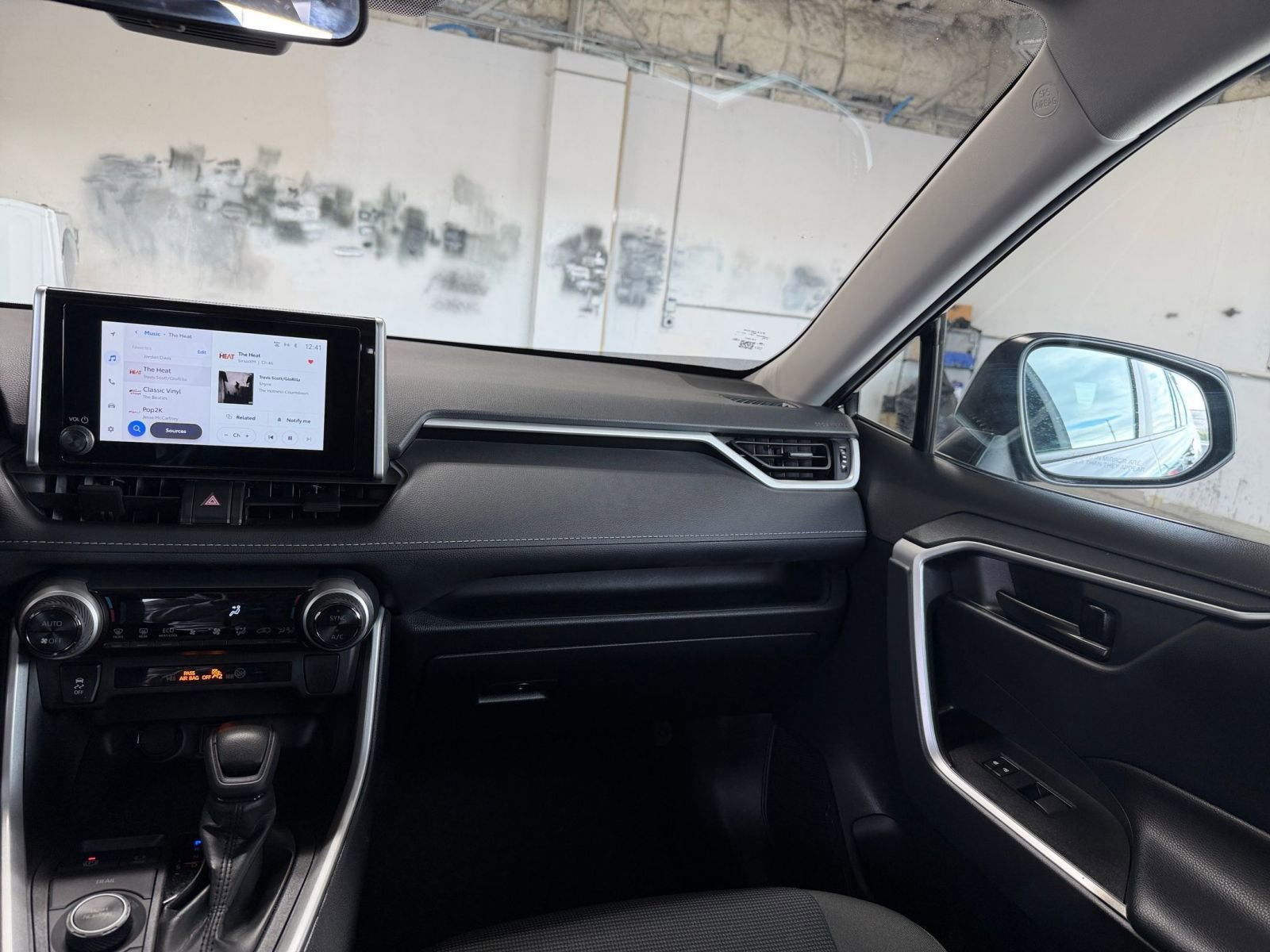 Thumbnail: 2025 Toyota RAV4 - 34