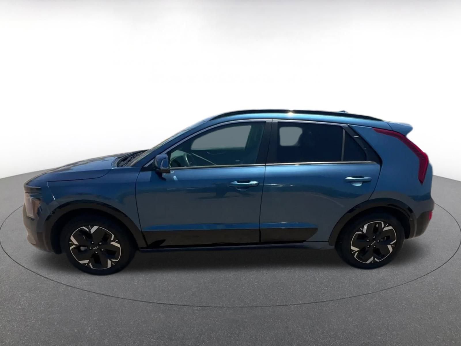 Thumbnail: 2023 Kia Niro - 9