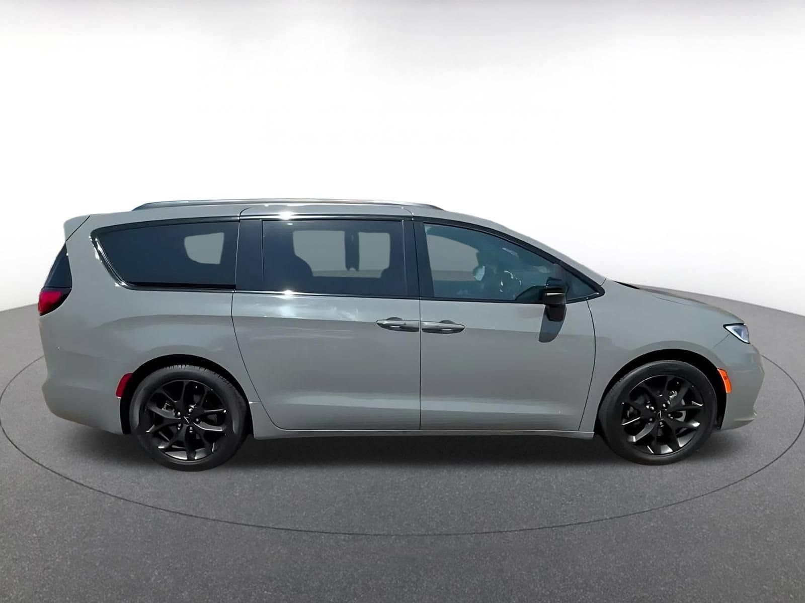 Thumbnail: 2025 Chrysler Pacifica - 16