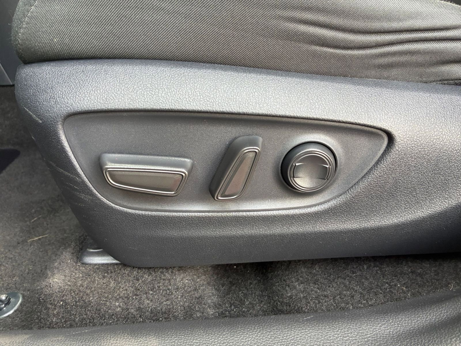 Thumbnail: 2025 Toyota RAV4 - 22