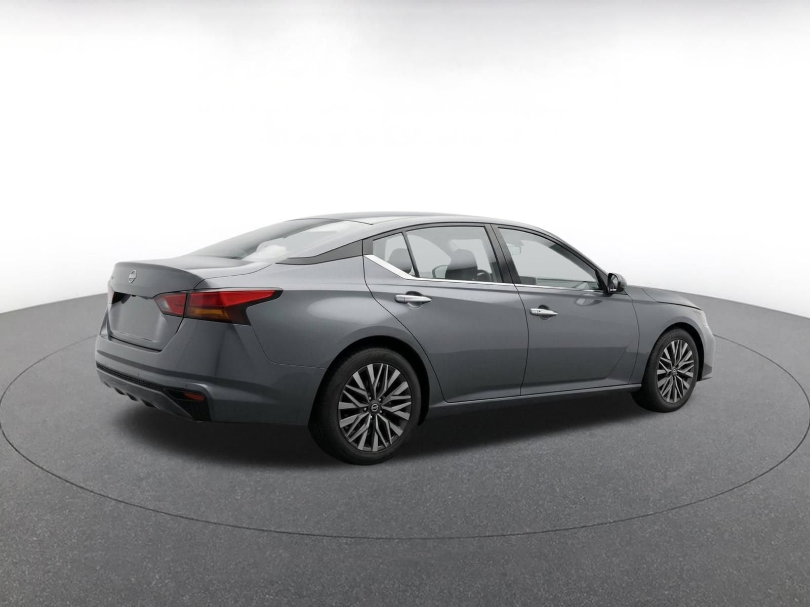 Thumbnail: 2025 Nissan Altima - 9