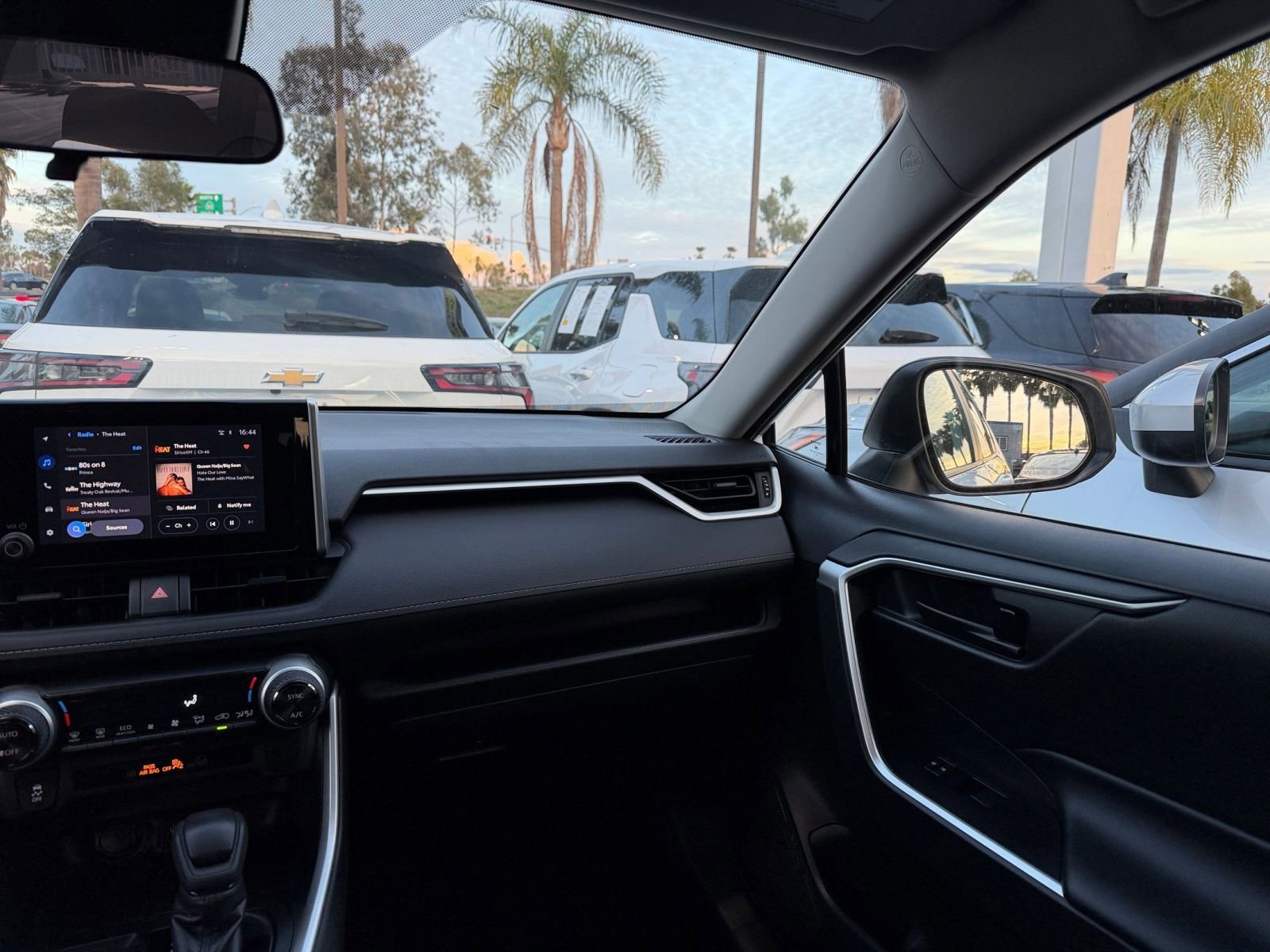 Thumbnail: 2025 Toyota RAV4 - 34