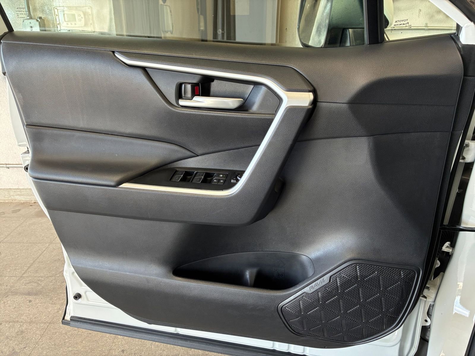 Thumbnail: 2025 Toyota RAV4 - 18