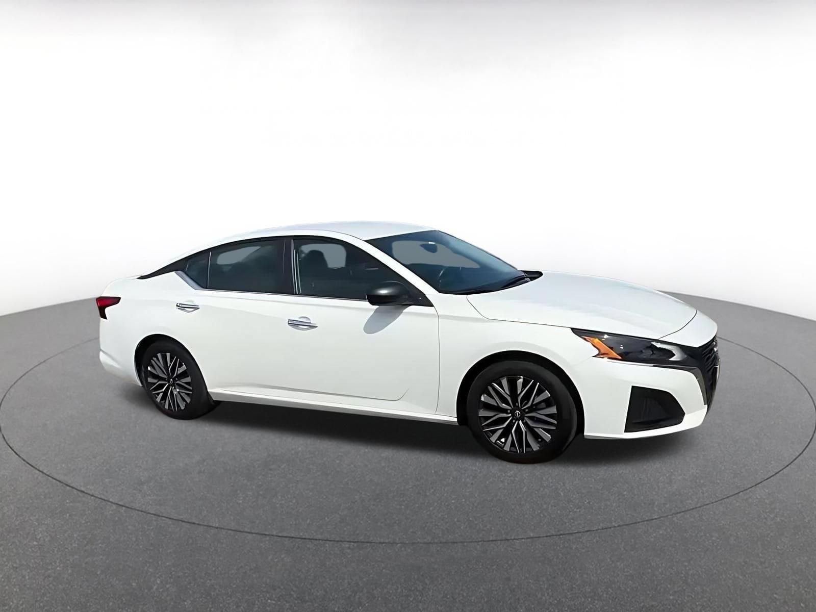 Thumbnail: 2025 Nissan Altima - 2