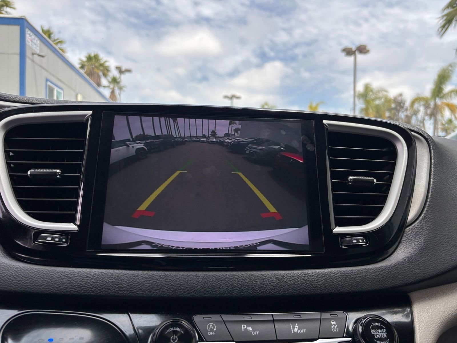 Thumbnail: 2023 Chrysler Pacifica - 25