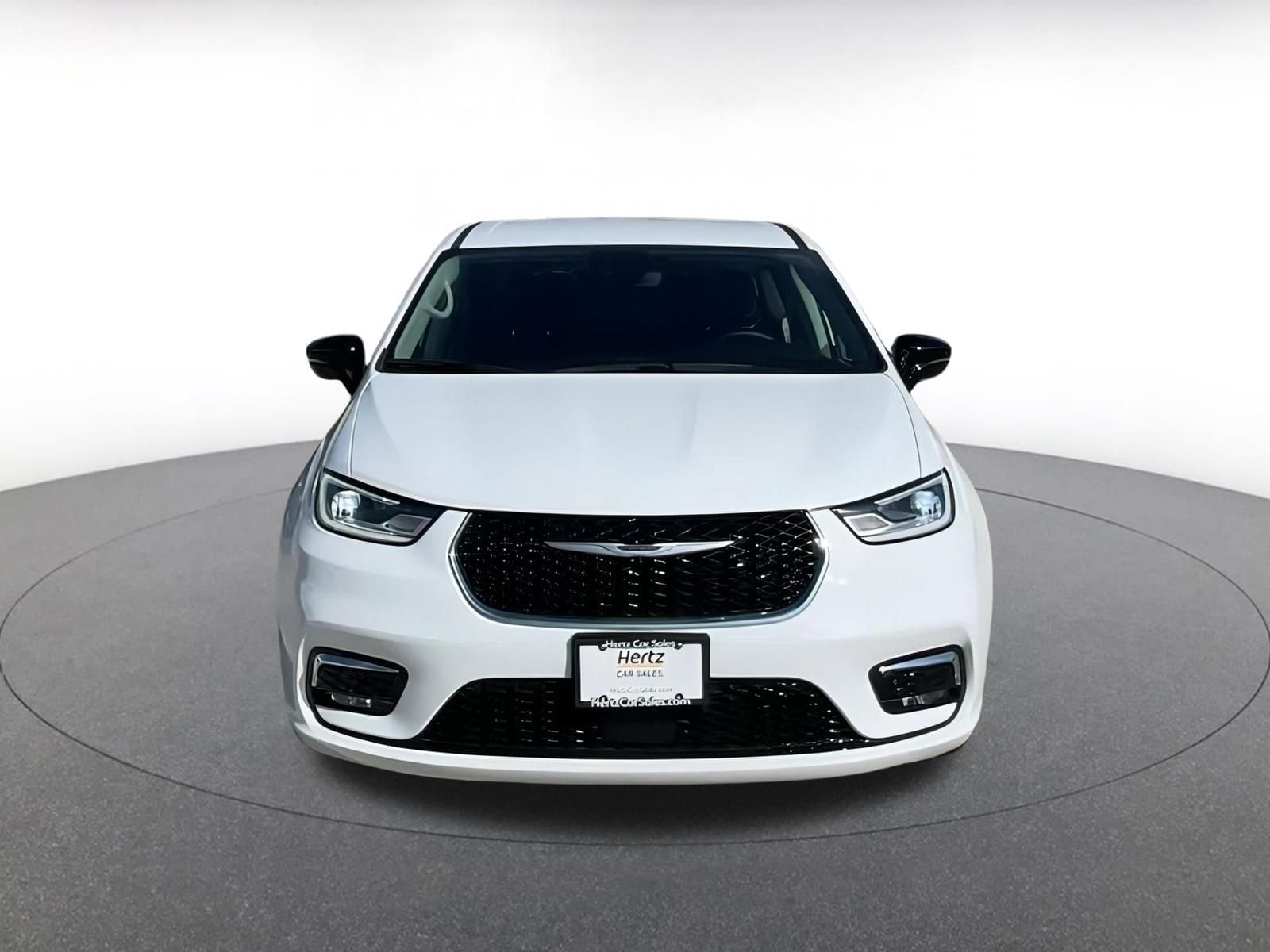 Thumbnail: 2024 Chrysler Pacifica - 3