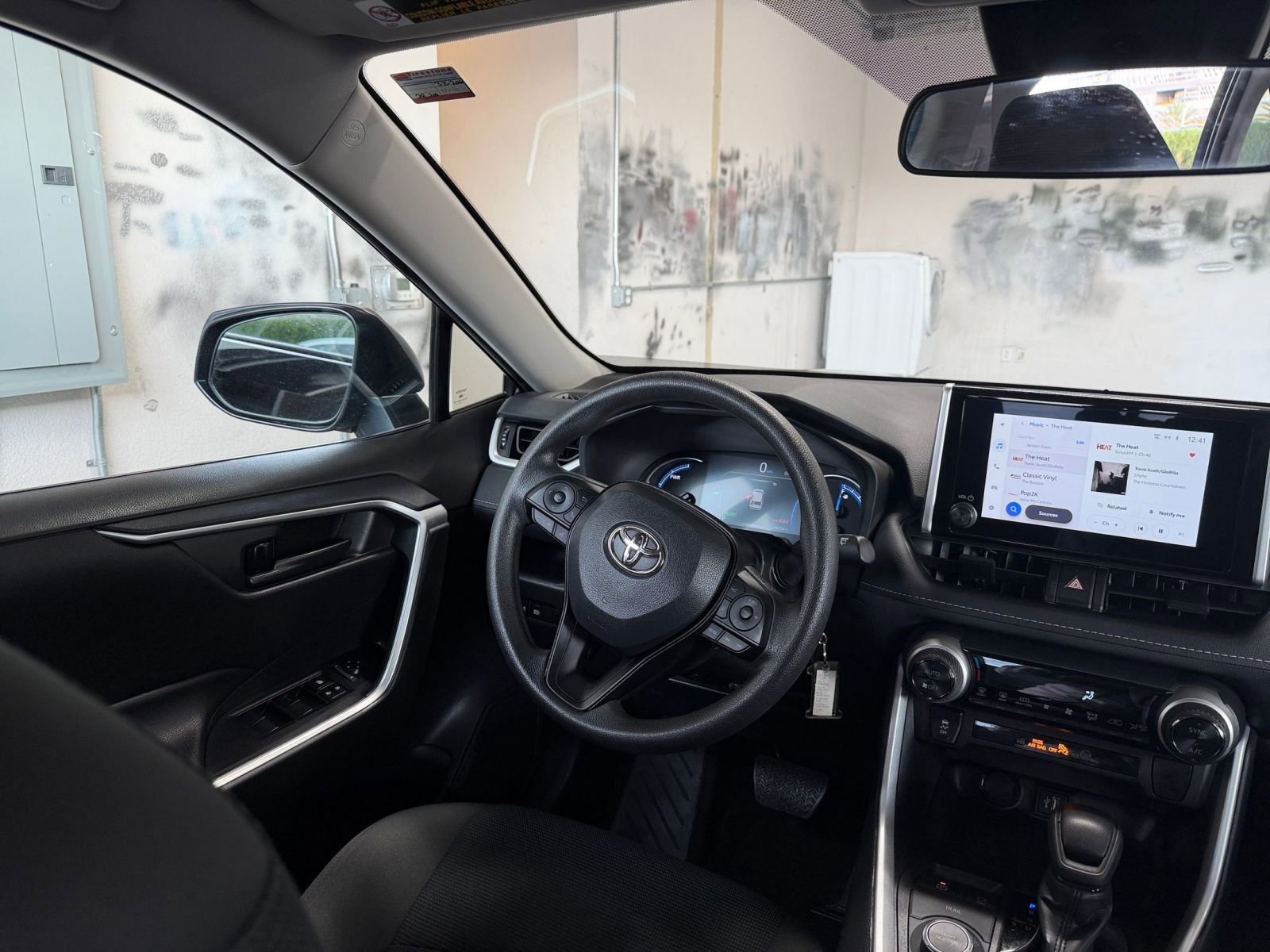 Thumbnail: 2025 Toyota RAV4 - 33