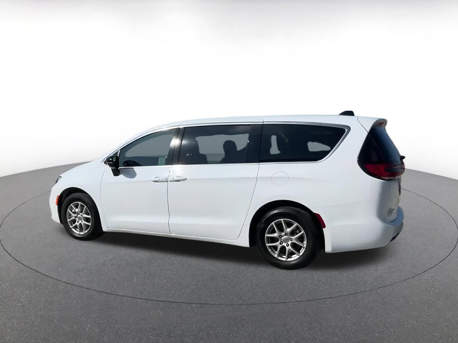 Thumbnail: 2024 Chrysler Pacifica - 9