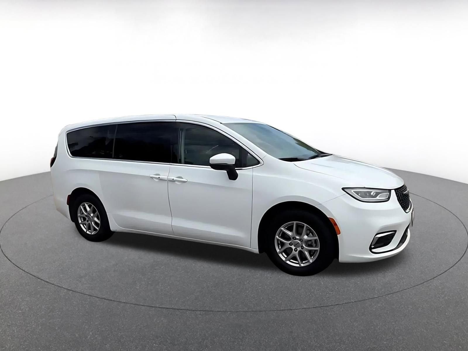 Thumbnail: 2023 Chrysler Pacifica - 2