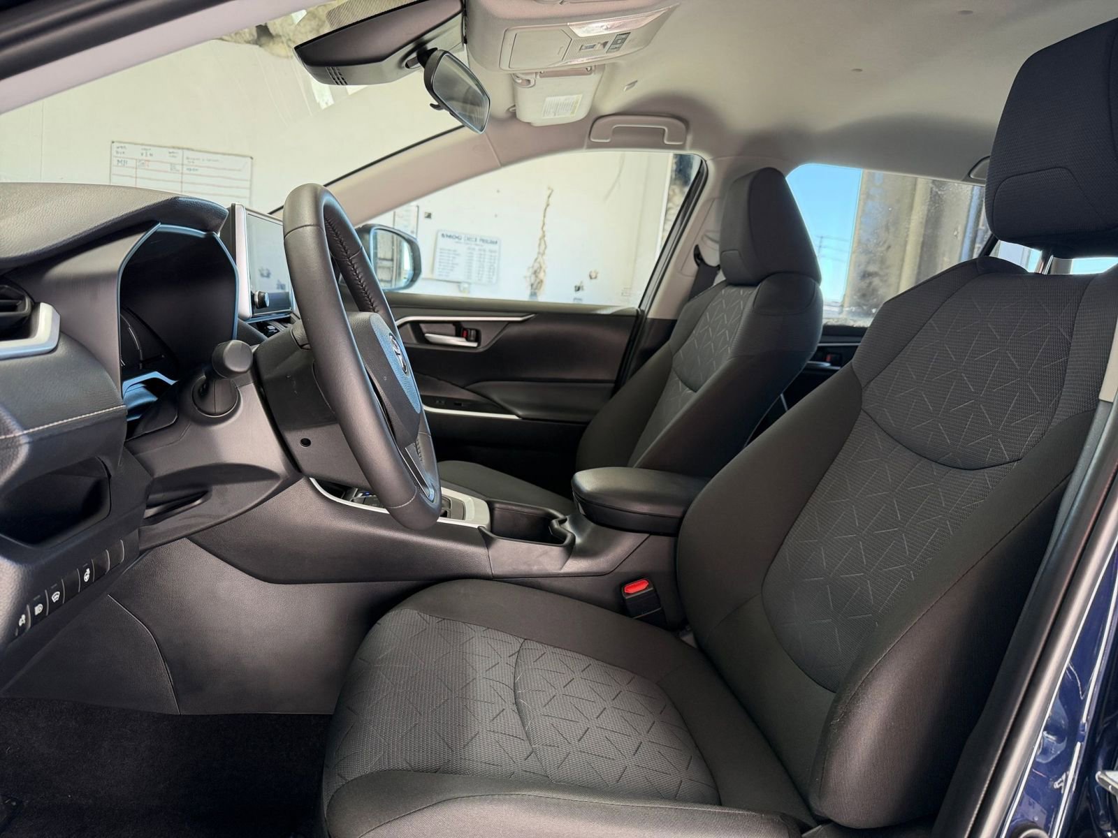 Thumbnail: 2025 Toyota RAV4 - 27