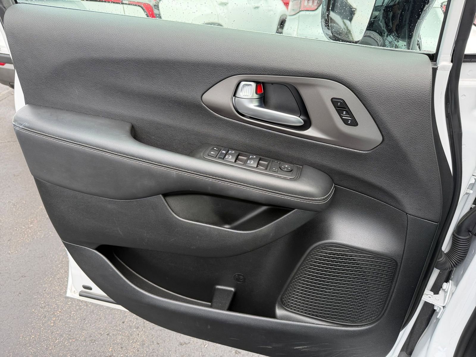 Thumbnail: 2025 Chrysler Pacifica - 18